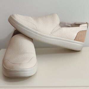 Vionic Penelope cream slip-on leather sneakers, excellent used condition, size 8